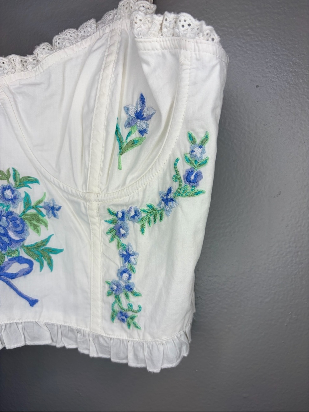 *NWT* Altar’d State Women’s White & Blue Embroidered Eyelet Bustier Top, Medium - Picture 3 of 12